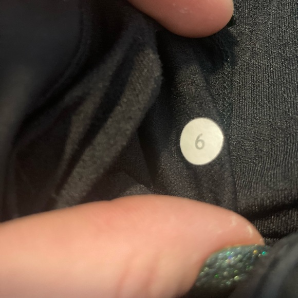 EUC!🔥 Lululemon tank 6 - Picture 8 of 10